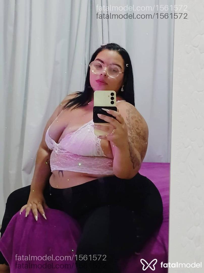 Acompanhante mulher com cabelo colorido de olhos azuis em Cachoeiro de Itapemirim - Yumi Akira
