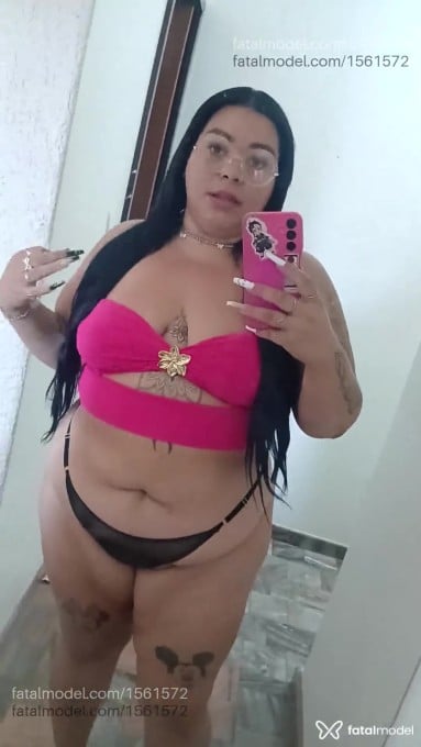Acompanhante mulher com cabelo colorido de olhos azuis em Marataízes - Yumi Akira