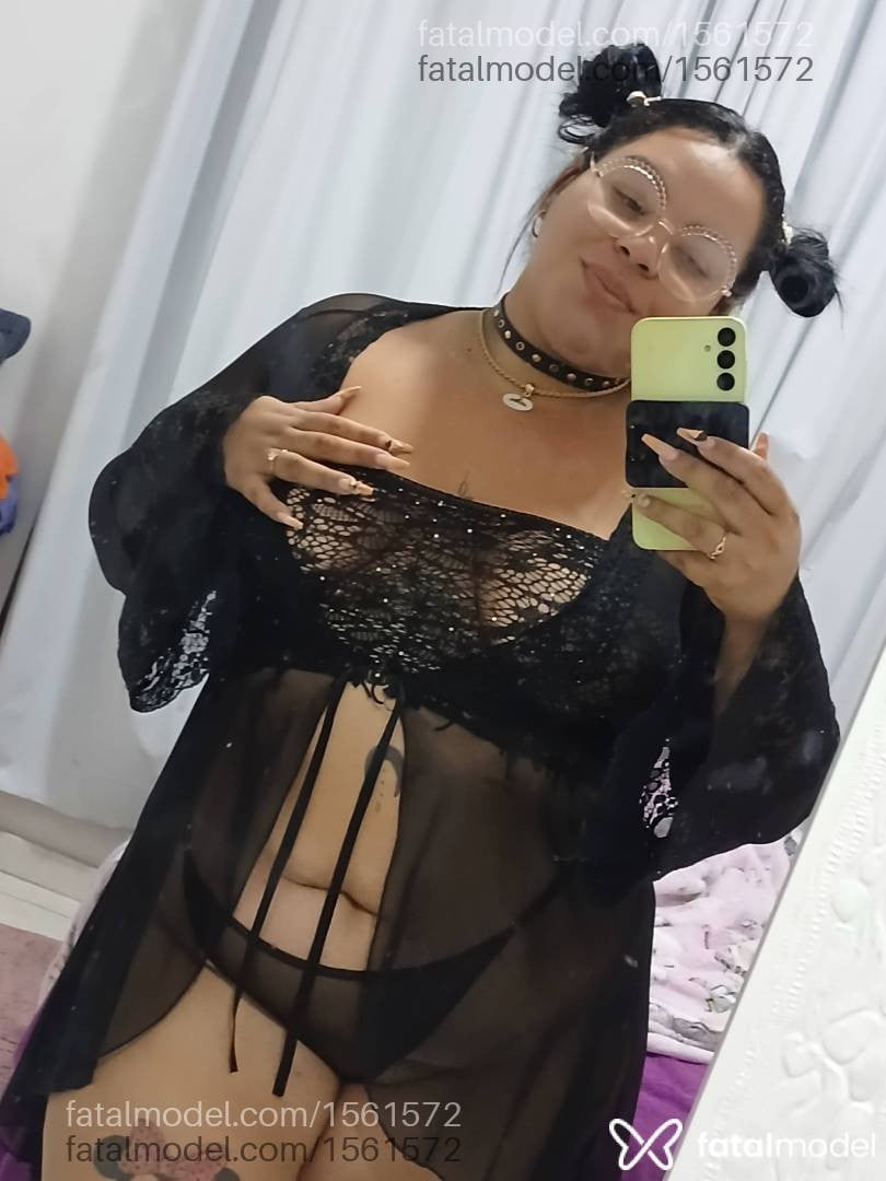 Acompanhante mulher com cabelo colorido de olhos azuis - Yumi Akira