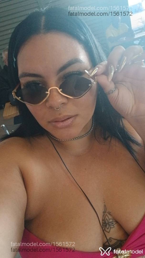 Acompanhante mulher com cabelo colorido de olhos azuis em Marataízes - Yumi Akira