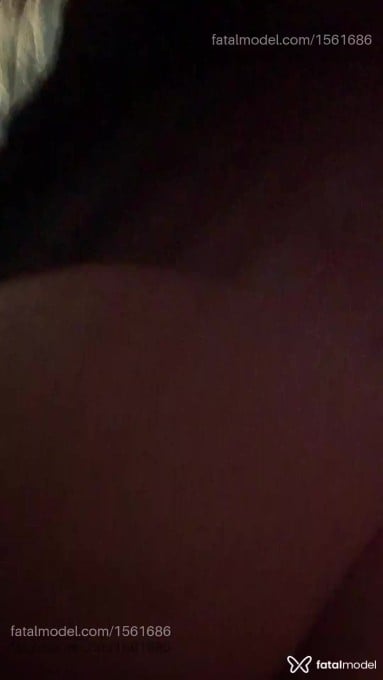 Acompanhante mulher loira (o) de olhos castanhos - Heloísa mello