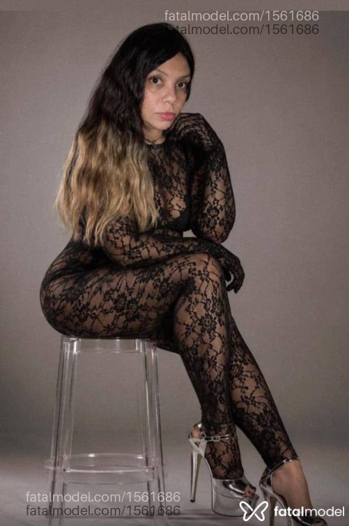 Acompanhante mulher loira (o) de olhos castanhos - Heloísa mello