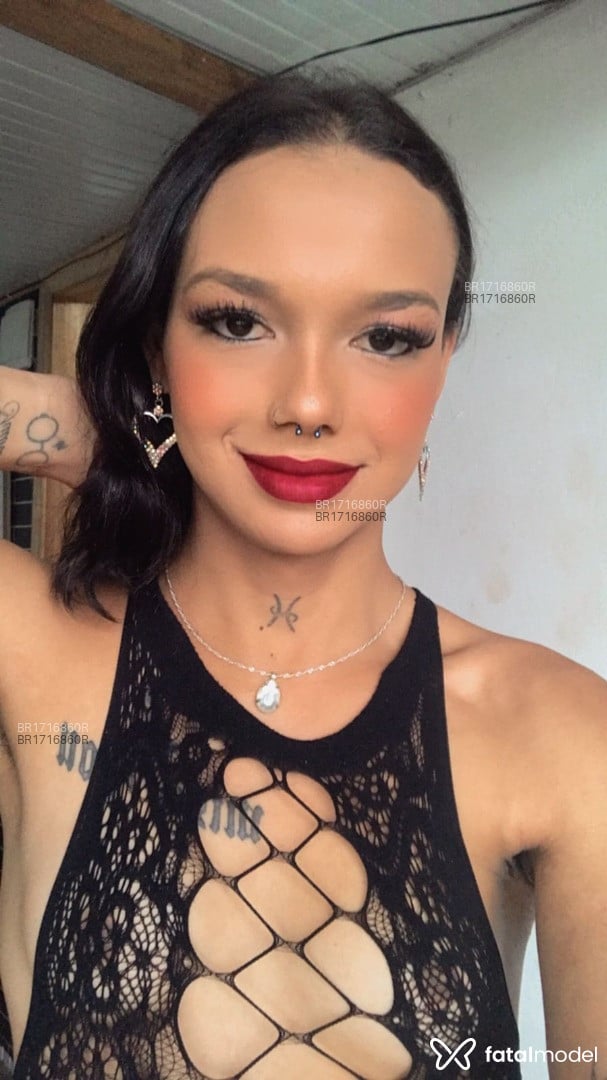Acompanhante mulher trans com cabelo castanho de olhos castanhos em Gramado Acompanhante mulher trans com cabelo castanho de olhos castanhos em Gramado - Angel