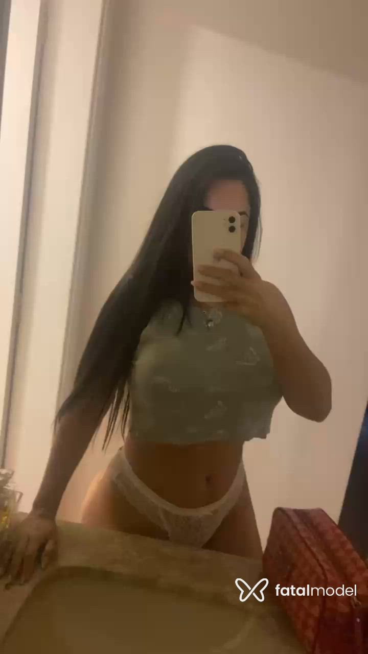 Acompanhante mulher morena (o) de olhos castanhos - Marjorie Feet