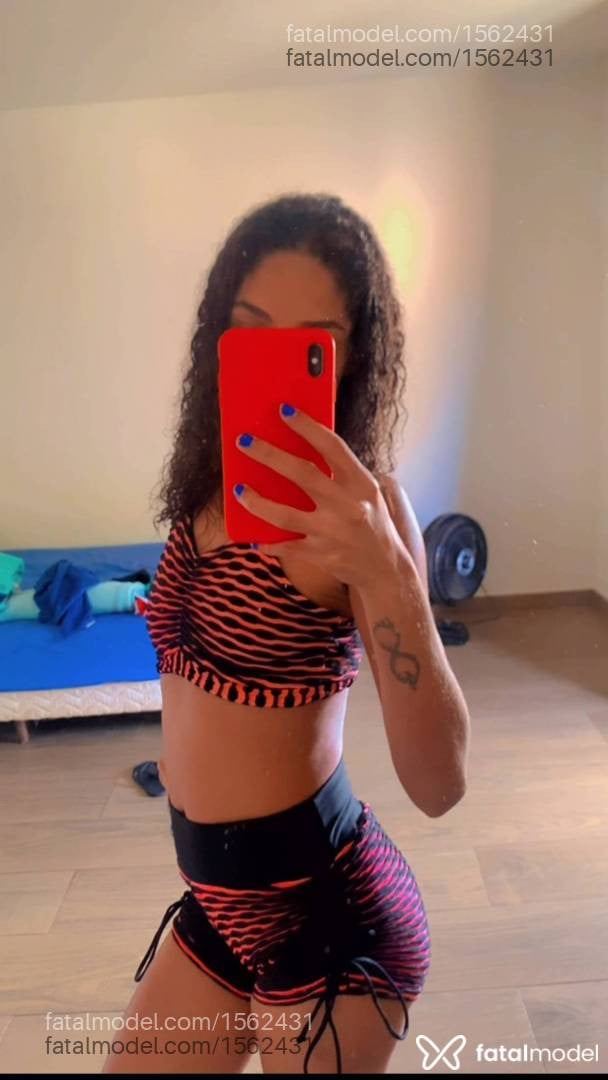 Acompanhante mulher com cabelo castanho de olhos castanhos - Emilly Silva Acompanhante mulher com cabelo castanho de olhos castanhos - Emilly Silva