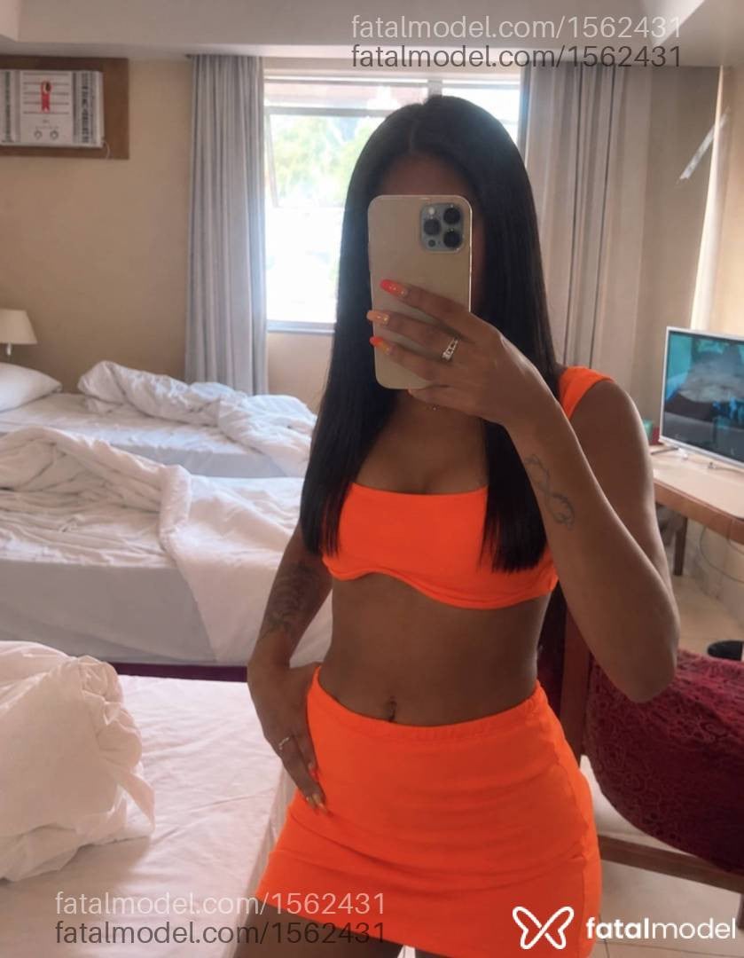 Acompanhante mulher com cabelo castanho de olhos castanhos - Emilly Silva
