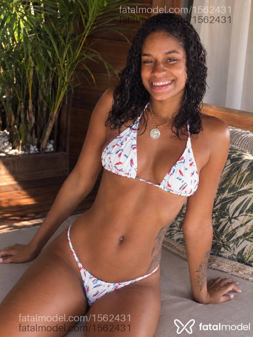 Acompanhante mulher com cabelo castanho de olhos castanhos - Emilly Silva