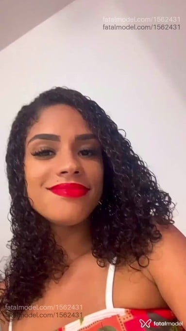 Acompanhante mulher com cabelo castanho de olhos castanhos - Emilly Silva Acompanhante mulher com cabelo castanho de olhos castanhos - Emilly Silva