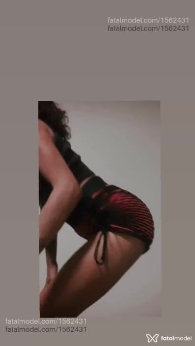 Acompanhante mulher com cabelo castanho de olhos castanhos - Emilly Silva Acompanhante mulher com cabelo castanho de olhos castanhos - Emilly Silva