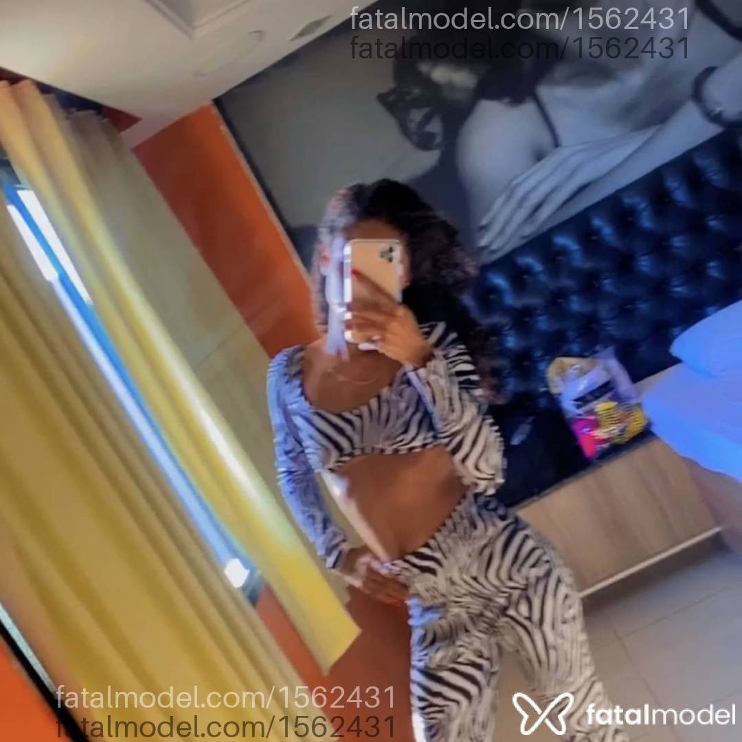 Acompanhante mulher com cabelo castanho de olhos castanhos - Emilly Silva