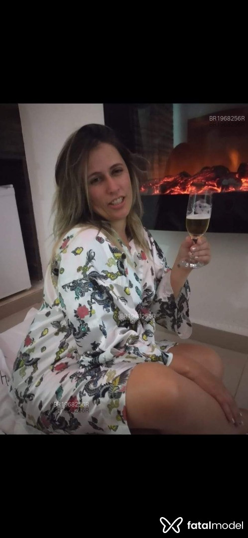 Acompanhante mulher loira (o) de olhos mel em Virtual - Loirabaiana