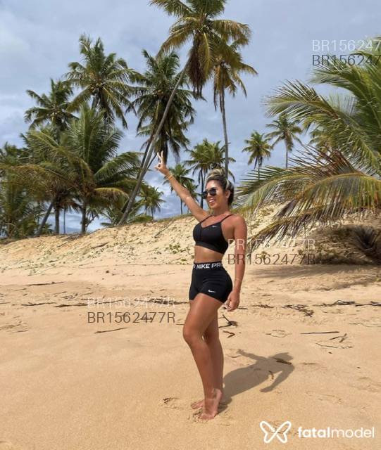 Acompanhante mulher loira (o) de olhos castanhos - Nicole Lins