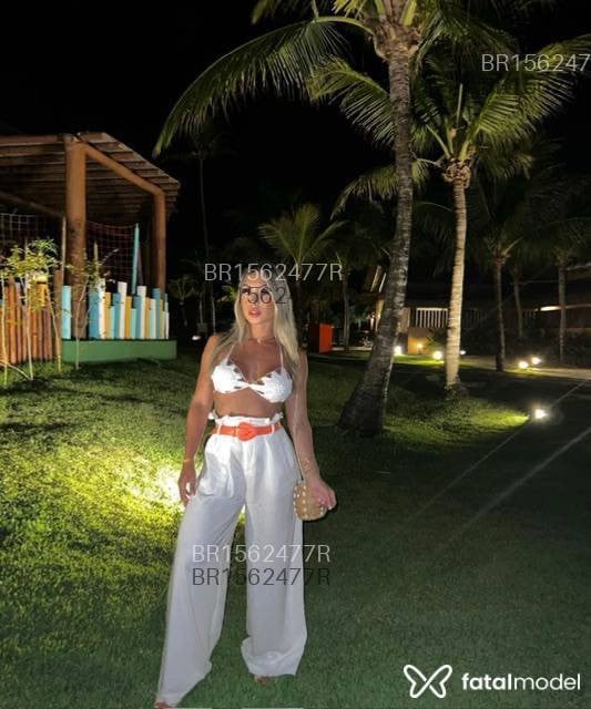 Acompanhante mulher loira (o) de olhos castanhos - Nicole Lins Acompanhante mulher loira (o) de olhos castanhos - Nicole Lins