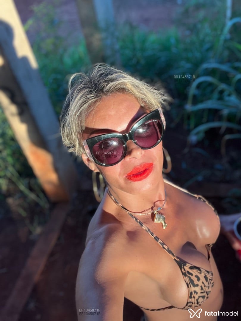 Acompanhante mulher trans loira (o) de olhos azuis em Uberlândia - Blond bionde