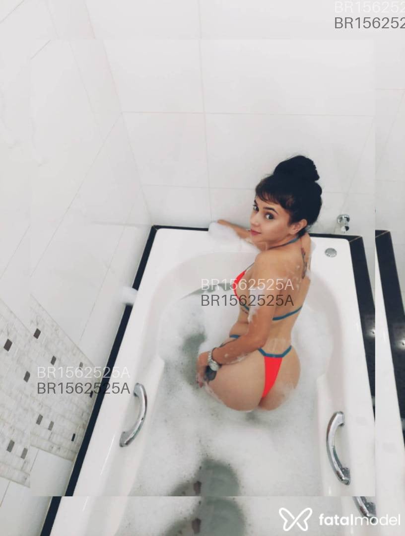 Acompanhante mulher morena (o) de olhos castanhos em Araxá - Barbara fernanda