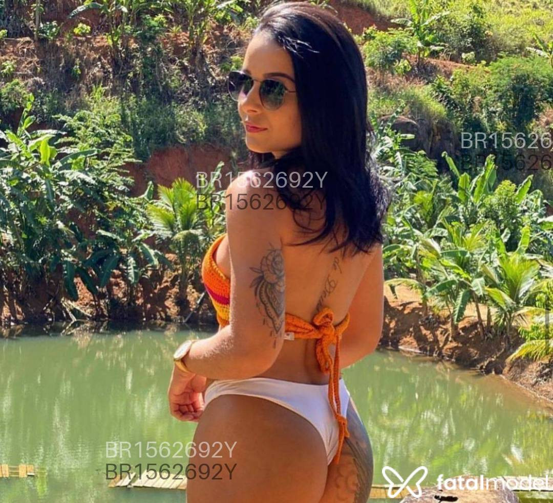 Acompanhante mulher com cabelo castanho de olhos castanhos em Virtual Acompanhante mulher com cabelo castanho de olhos castanhos em Virtual - Larissa