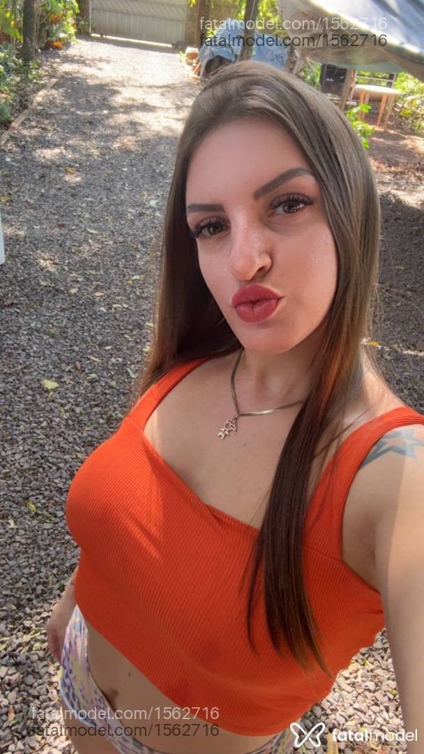 Acompanhante mulher loira (o) de olhos verdes - Karine Bruna
