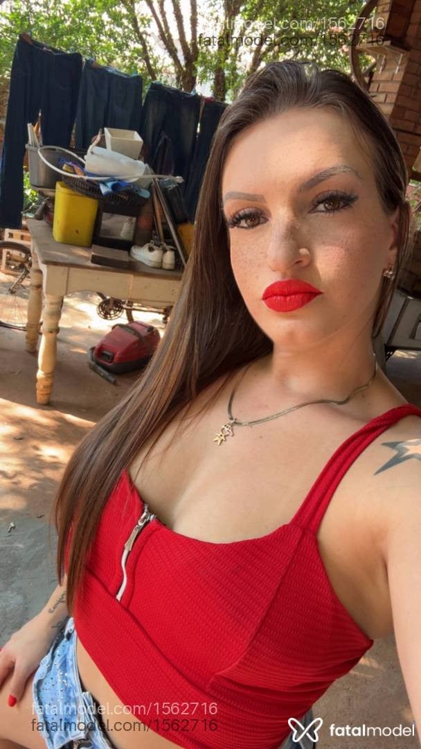 Acompanhante mulher loira (o) de olhos verdes - Karine Bruna