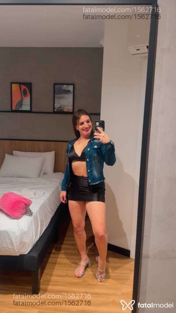 Acompanhante mulher loira (o) de olhos verdes - Karine Bruna
