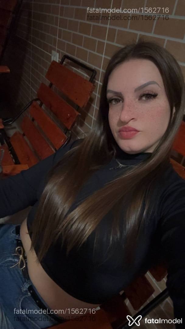 Acompanhante mulher loira (o) de olhos verdes - Karine Bruna