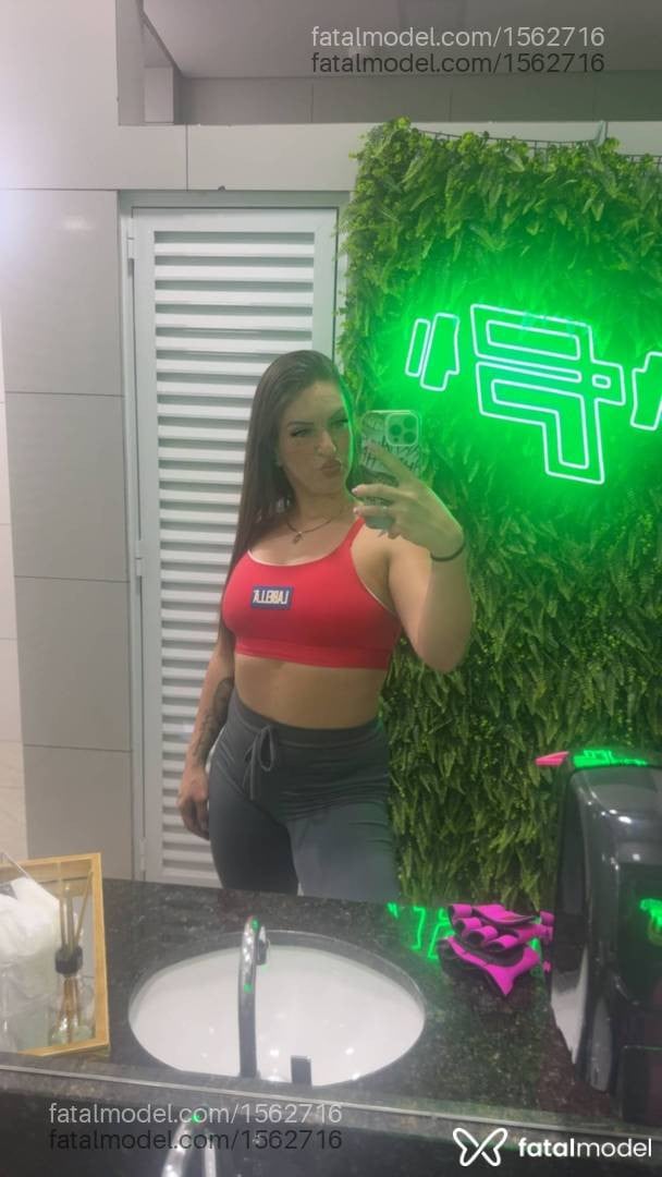 Acompanhante mulher loira (o) de olhos verdes - Karine Bruna
