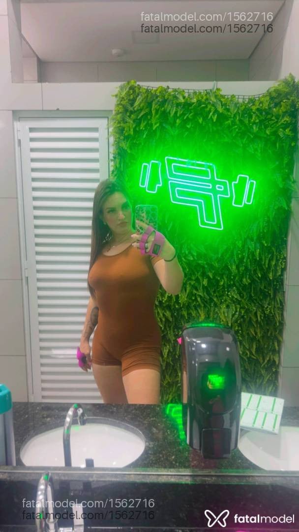 Acompanhante mulher loira (o) de olhos verdes - Karine Bruna