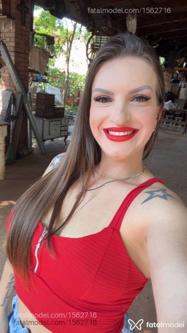 Acompanhante mulher loira (o) de olhos verdes - Karine Bruna