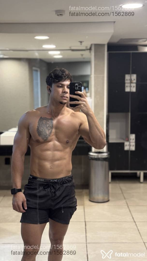 Acompanhante homem com cabelo castanho de olhos castanhos em Ribeirão Preto - Caio Lins