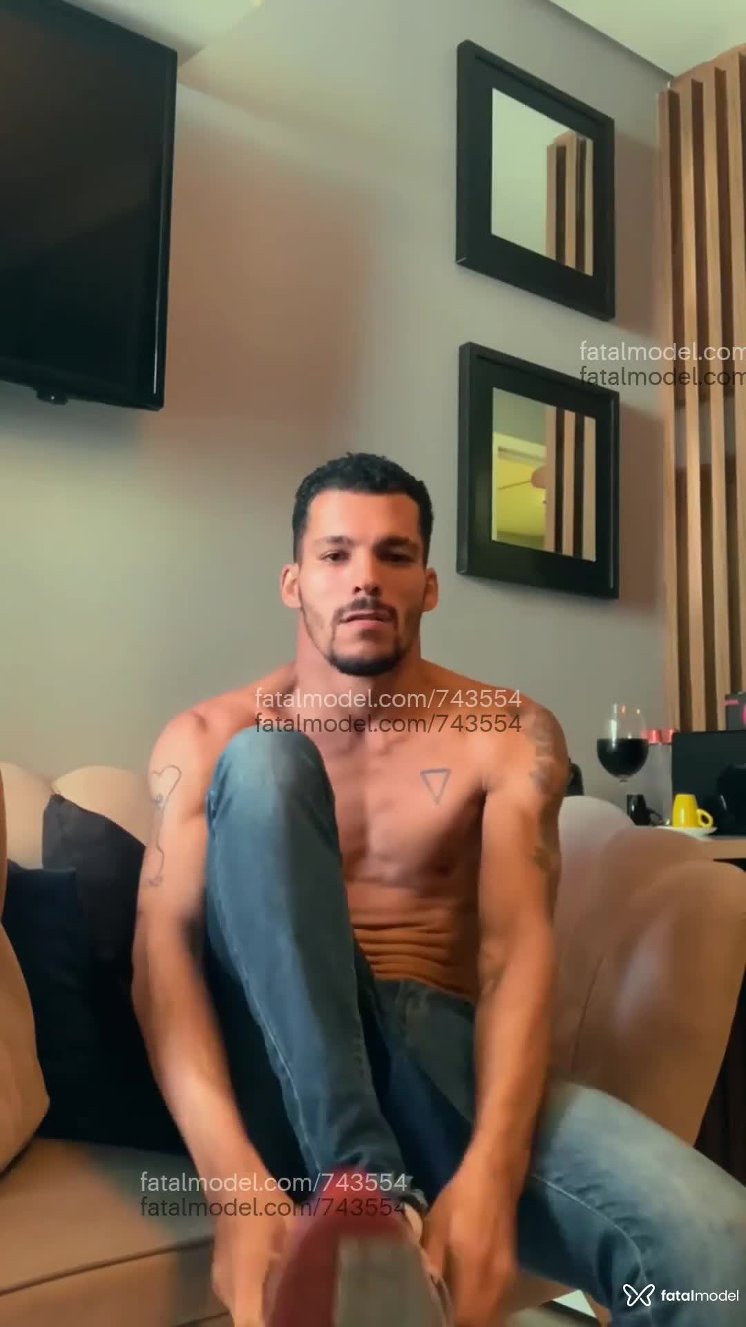 Acompanhante homem morena (o) de olhos castanhos em Niterói - Guto latino