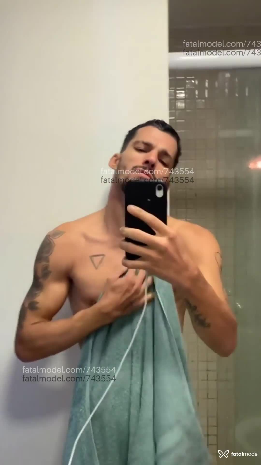Acompanhante homem morena (o) de olhos castanhos em Niterói - Guto latino