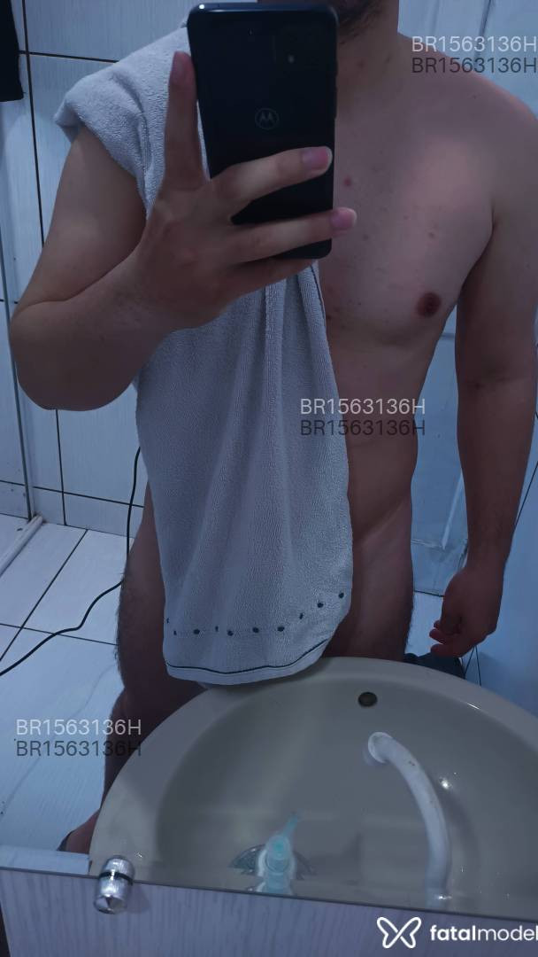 Acompanhante homem com cabelo castanho de olhos castanhos em Paranaguá Acompanhante homem com cabelo castanho de olhos castanhos em Paranaguá - Rodrigo
