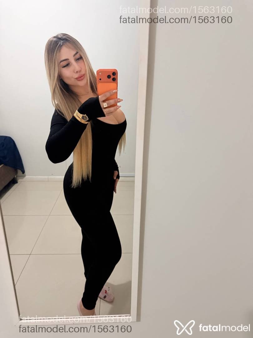 Acompanhante mulher loira (o) de olhos castanhos - Maitê Lins
