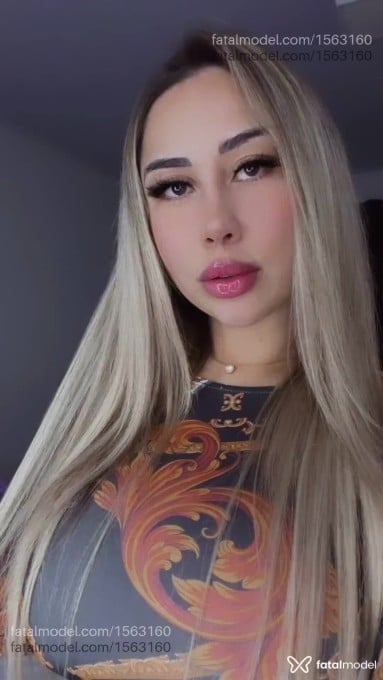 Acompanhante mulher loira (o) de olhos castanhos em Rio do Sul - Mirela Ferraz