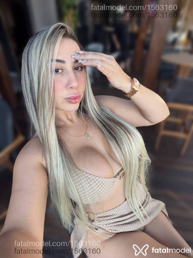 Acompanhante mulher loira (o) de olhos castanhos - Maitê Lins