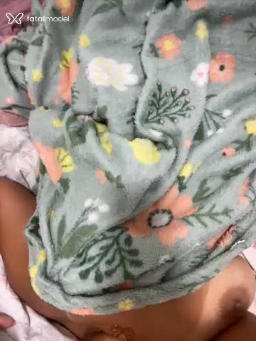 Acompanhante mulher morena (o) de olhos pretos - Looma Castro Acompanhante mulher morena (o) de olhos pretos - Looma Castro