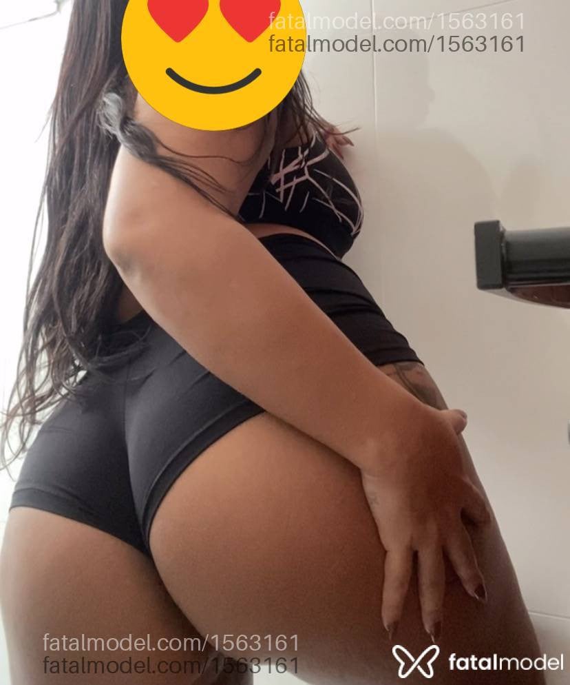 Acompanhante mulher morena (o) de olhos pretos - Looma Castro
