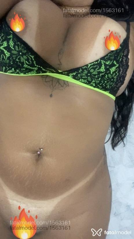 Acompanhante mulher morena (o) de olhos pretos - Looma Castro
