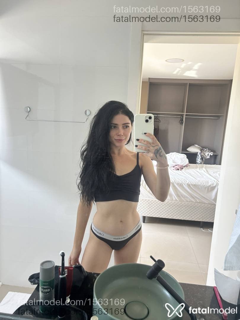 Acompanhante mulher com cabelo castanho de olhos castanhos - Isis
