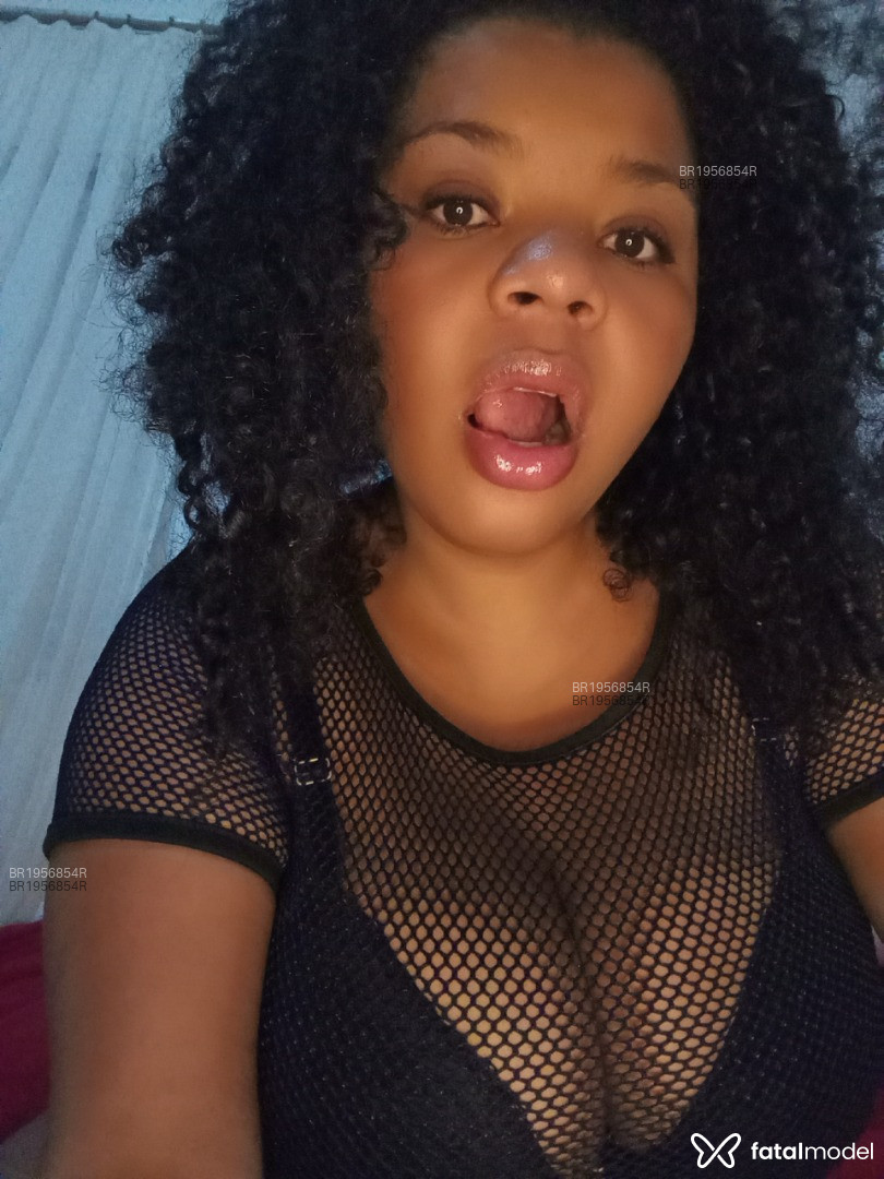 Acompanhante mulher morena (o) de olhos castanhos em Virtual Acompanhante mulher morena (o) de olhos castanhos em Virtual - Miafetichista