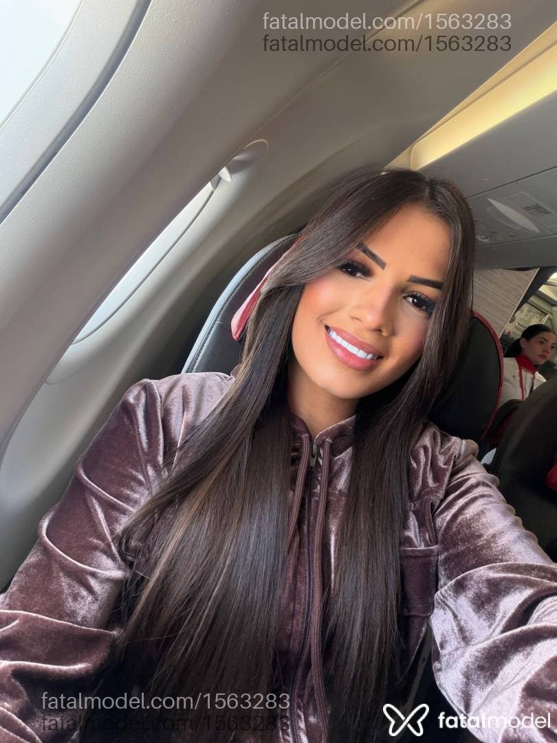 Acompanhante mulher com cabelo castanho de olhos castanhos - Belinha