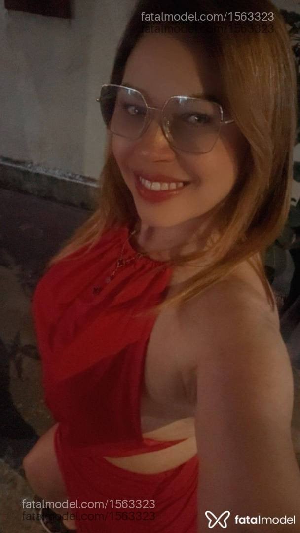 Acompanhante mulher loira (o) de olhos castanhos - Fabiana