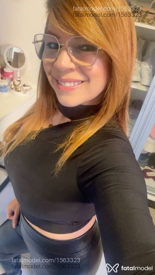 Acompanhante mulher loira (o) de olhos castanhos - Fabiana