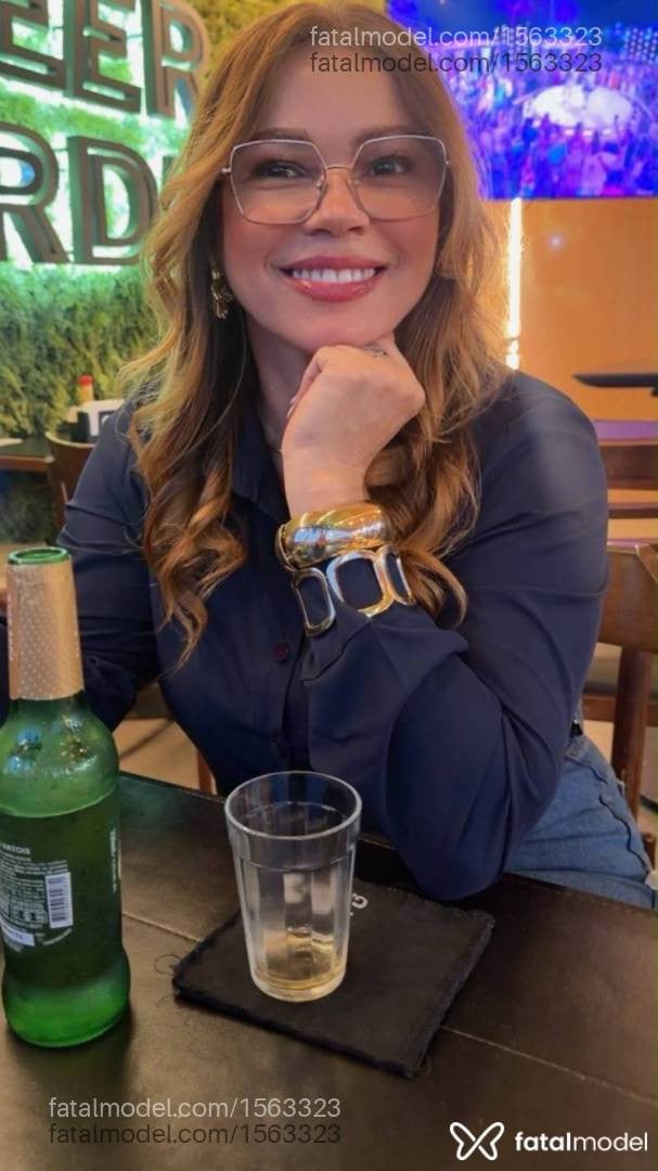 Acompanhante mulher loira (o) de olhos castanhos - Fabiana