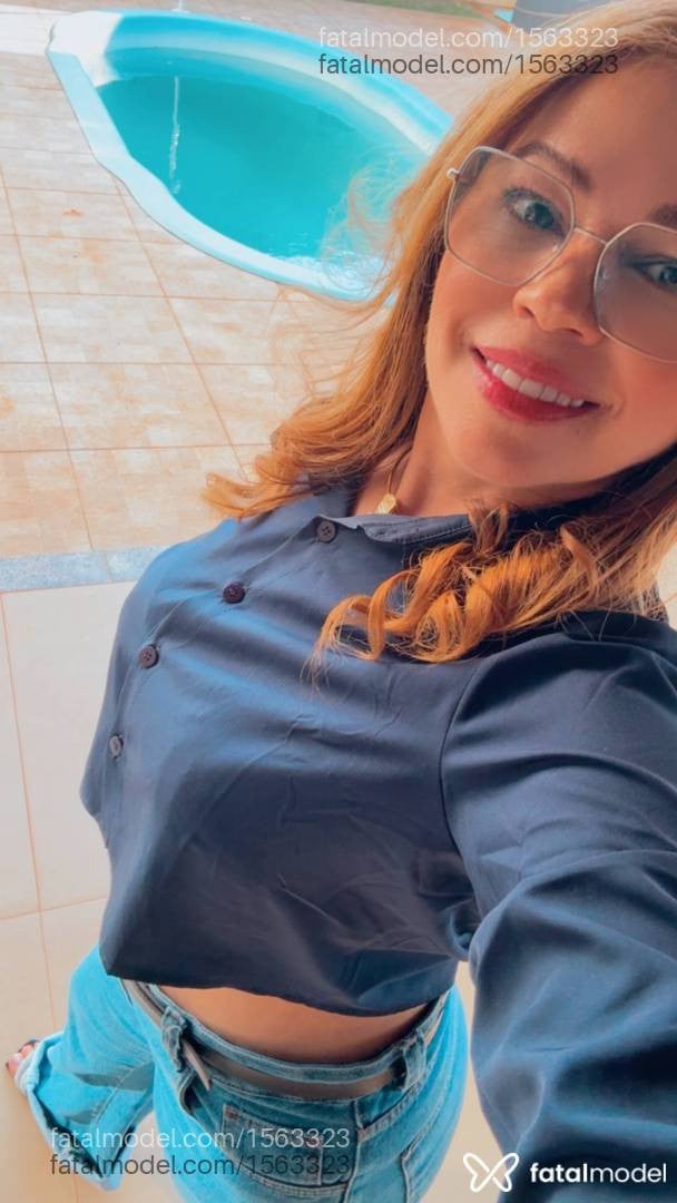 Acompanhante mulher loira (o) de olhos castanhos - Fabiana