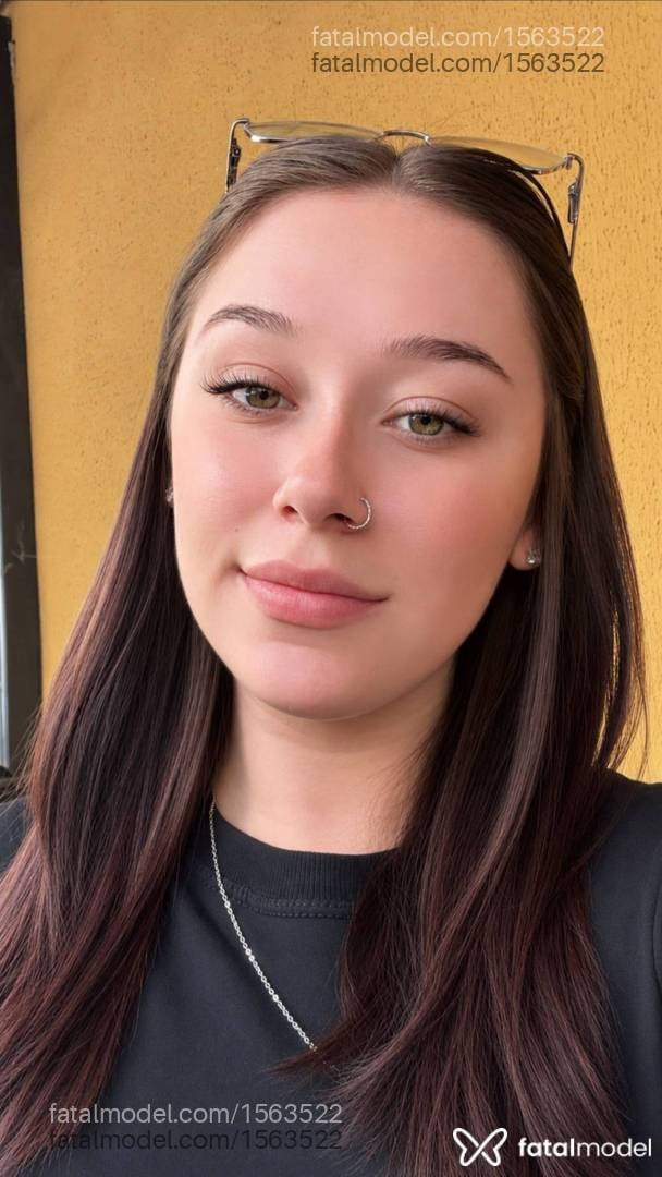 Acompanhante mulher com cabelo castanho de olhos verdes - Milena Alencar Acompanhante mulher com cabelo castanho de olhos verdes - Milena Alencar