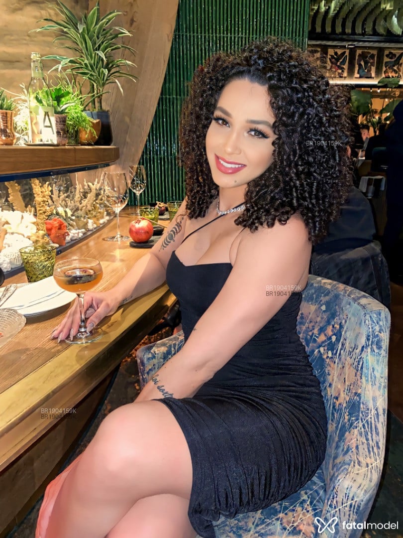 Acompanhante mulher com cabelo castanho de olhos castanhos em São Paulo - Deva Samit