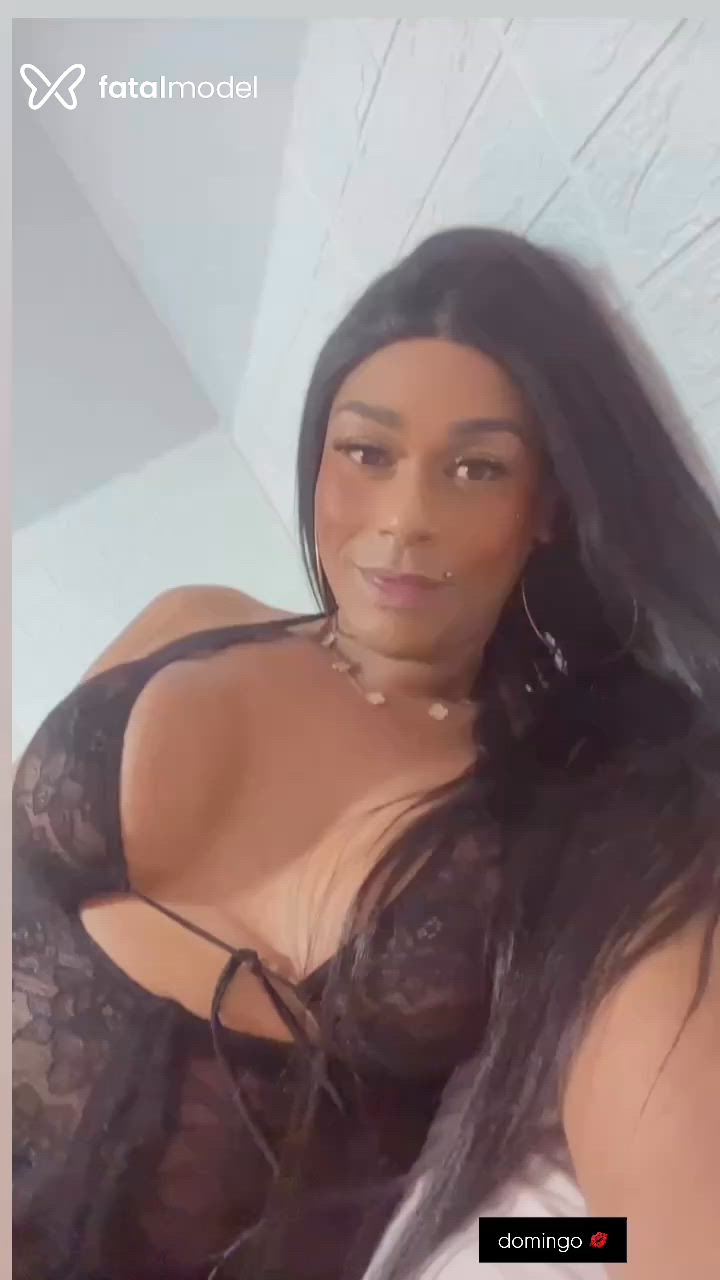 Acompanhante mulher trans morena (o) de olhos pretos - Biattriz Cassalate