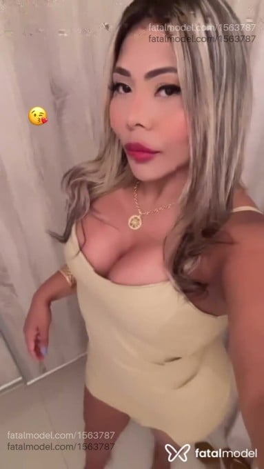 Acompanhante mulher loira (o) de olhos pretos - Amanda