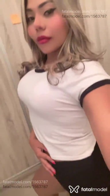 Acompanhante mulher loira (o) de olhos pretos - Amanda