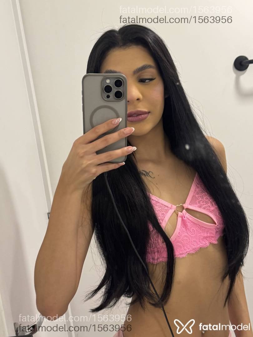 Acompanhante mulher morena (o) de olhos pretos - Pietra Albuquerque